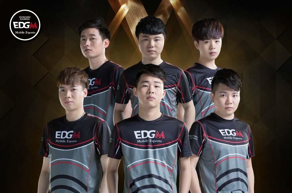 现代足球越 现代足球越